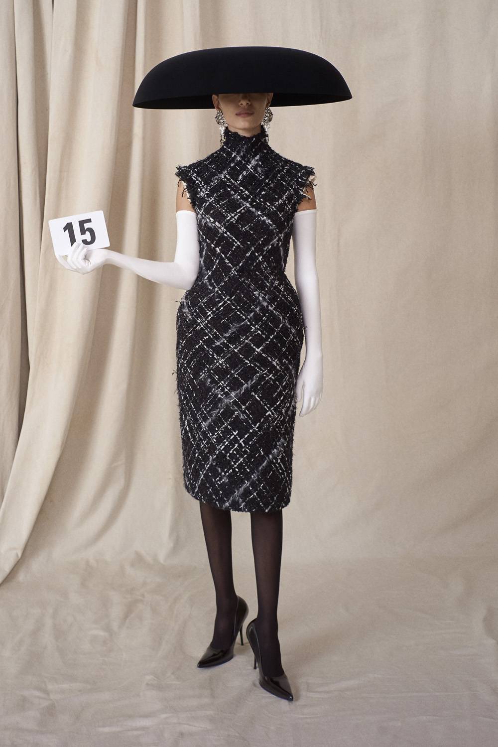 Le grand retour de Balenciaga à la haute couture | Numéro Magazine